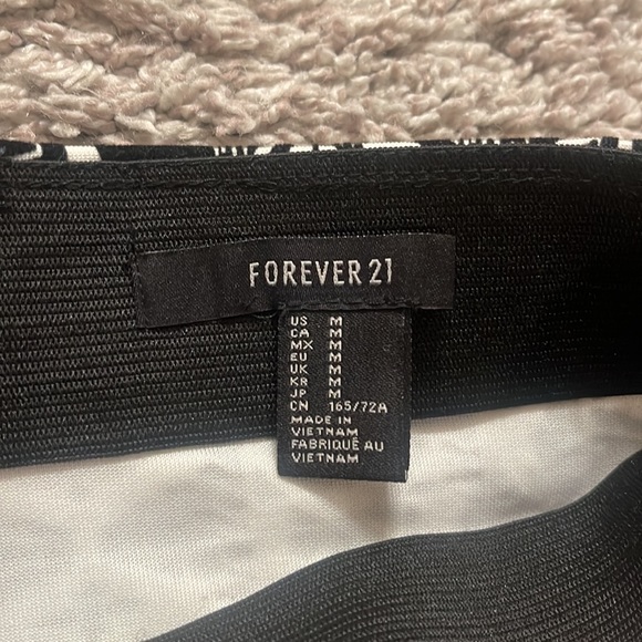 Forever 21 Black and White Pattern Skirt - Picture 2 of 3